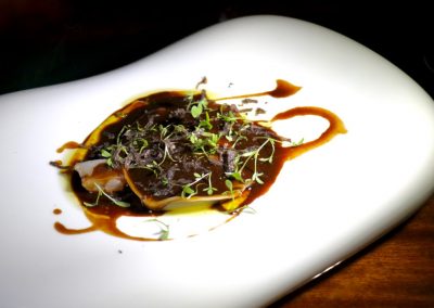 LAS LANDAS DE LEVANTE|Raviolis de foie grass, bombón de cigala en manteca, fondillón y dátil - 1